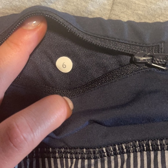 Lululemon speeds. Blue and grey stripes size 6 - Picture 3 of 3